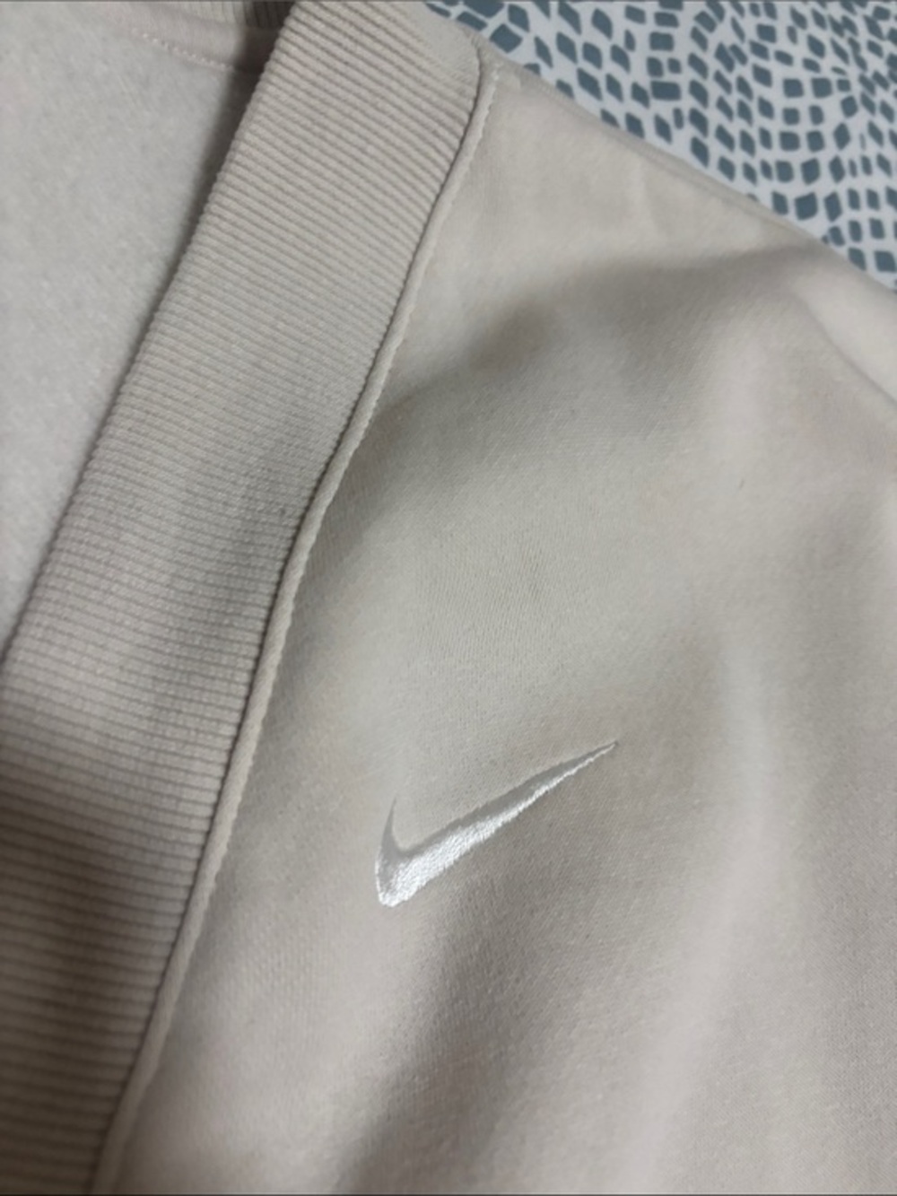 Nike woman’s oversized Beige Cropped Crew Sweatshirt